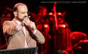 زخمه‌های سه‌تار آریا عظیمی‌نژاد در کنسرت خاطره‌انگیز محمد اصفهانی