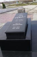 سنگ قبر «پرويز مشكاتيان» بر مزارش جاي گرفت