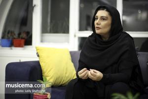 گفت‌وگو با هنگامه قاضیانی در دفتر سایت موسیقی ما