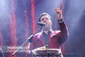 کنسرت امید حاجیلی در جشنواره موسیقی فجر - 26 دی 1395 کنسرت امید حاجیلی در جشنواره موسیقی فجر - 26 دی 1395